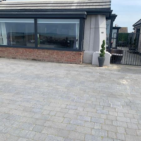 Beach House Apartment On Ground Floor With Sea View - Pet Friendly Cleveleys Eksteriør billede