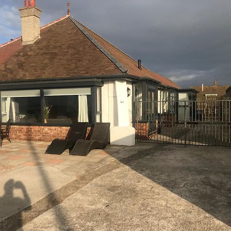 Beach House Apartment On Ground Floor With Sea View - Pet Friendly Cleveleys Eksteriør billede