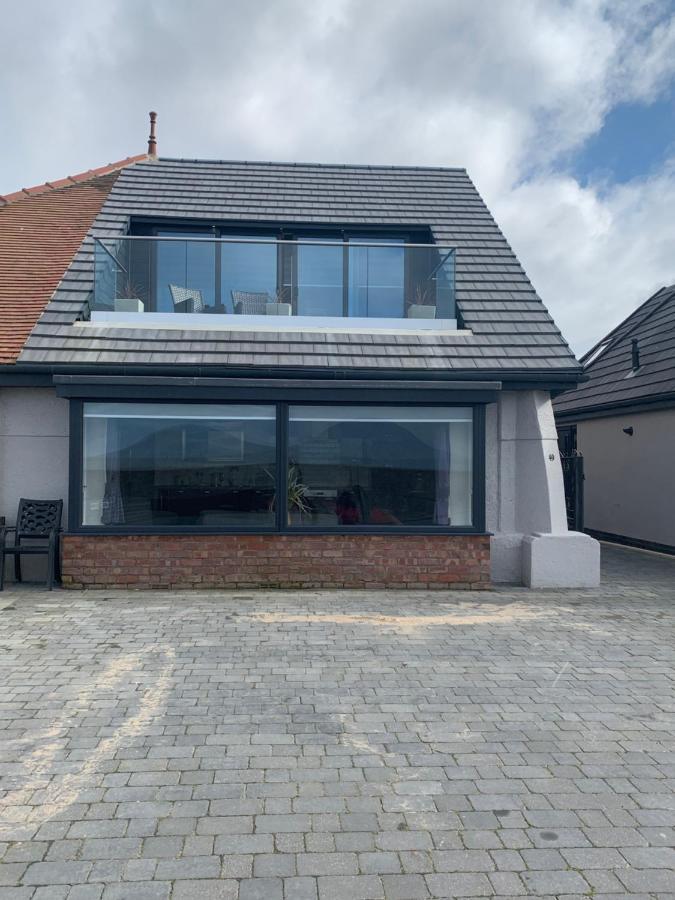 Beach House Apartment On Ground Floor With Sea View - Pet Friendly Cleveleys Eksteriør billede
