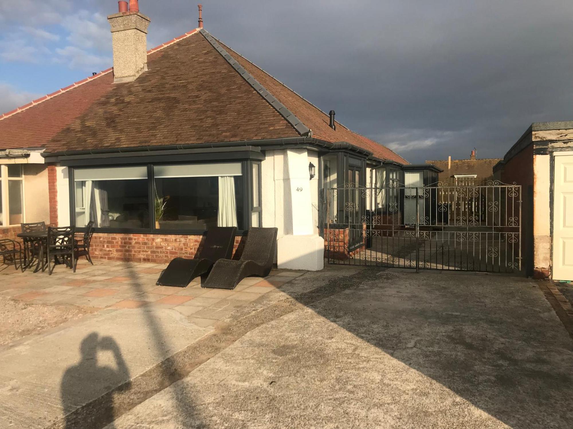 Beach House Apartment On Ground Floor With Sea View - Pet Friendly Cleveleys Eksteriør billede