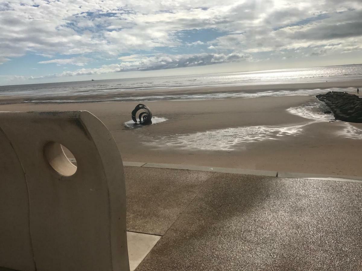 Beach House Apartment On Ground Floor With Sea View - Pet Friendly Cleveleys Eksteriør billede